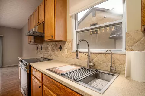 Kitchen - 8041 Townsend Rd, Dublin, OH 43016 photo 2 of 5