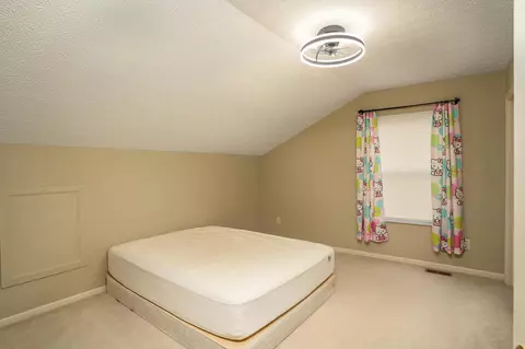 Bedroom - 8041 Townsend Rd, Dublin, OH 43016 photo 10 of 11