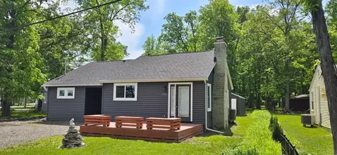 10886 Seminole Shore Dr, Huntsville, OH 43324