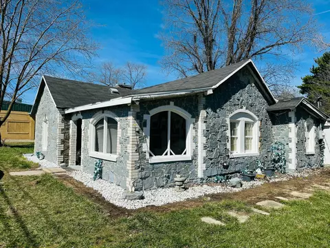 318 W Front St, New Holland, OH 43145