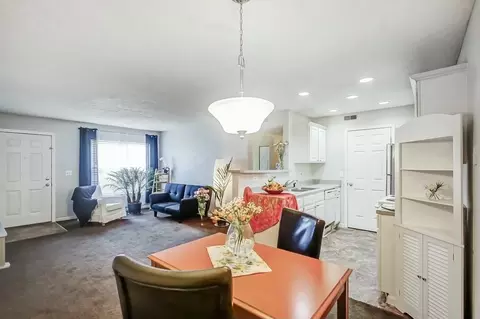 5486 Garden Rdg, Columbus, OH 43228