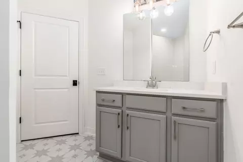 Bath - 3263 Scioto Ridge Rd, Dublin, OH 43017 photo 2 of 4