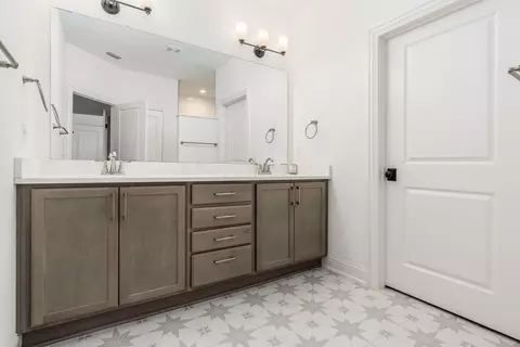 Bath - 3263 Scioto Ridge Rd, Dublin, OH 43017 photo 3 of 4