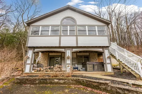 555 Ross Rd SE, Lancaster, OH 43130