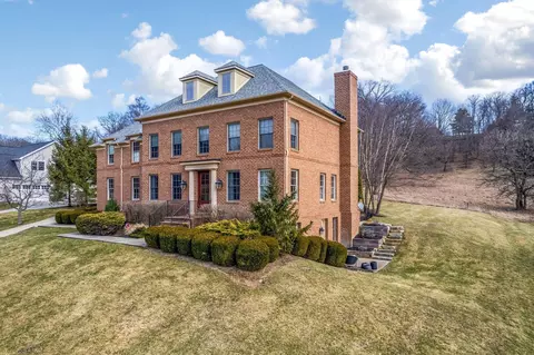401 Glyn Tawel Dr, Granville, OH 43023