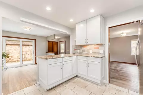 Kitchen - 4574 Arlingate Dr E, Upper Arlington, OH 43220 photo 2 of 4