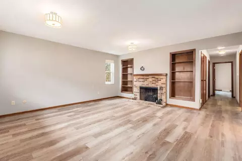 Living - 4574 Arlingate Dr E, Upper Arlington, OH 43220 photo 1 of 5