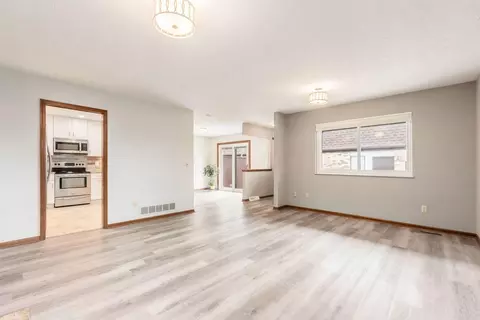 Living - 4574 Arlingate Dr E, Upper Arlington, OH 43220 photo 4 of 5