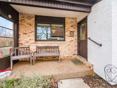 Exterior - 4574 Arlingate Dr E, Upper Arlington, OH 43220 photo 7 of 10