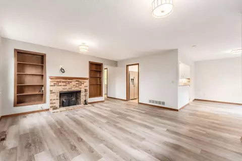 Living - 4574 Arlingate Dr E, Upper Arlington, OH 43220 photo 3 of 5