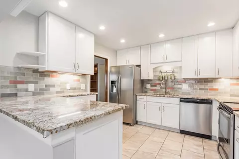 Kitchen - 4574 Arlingate Dr E, Upper Arlington, OH 43220 photo 1 of 4