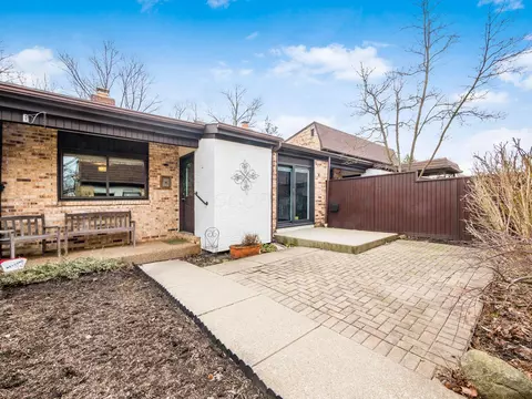 Exterior - 4574 Arlingate Dr E, Upper Arlington, OH 43220 photo 6 of 10