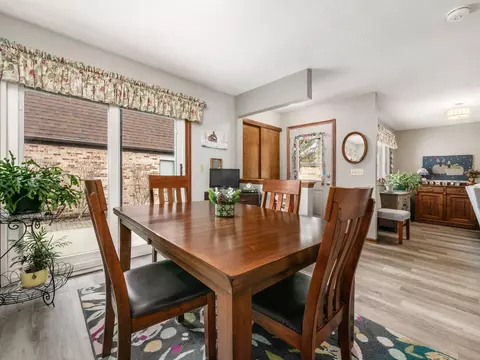 Dining - 4574 Arlingate Dr E, Upper Arlington, OH 43220 photo 2 of 2
