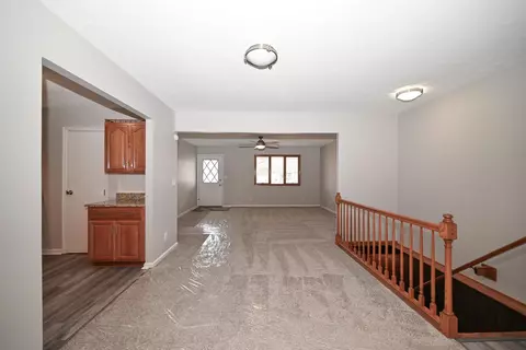 Living - 1277 Shellbark St, Marion, OH 43302 photo 4 of 9