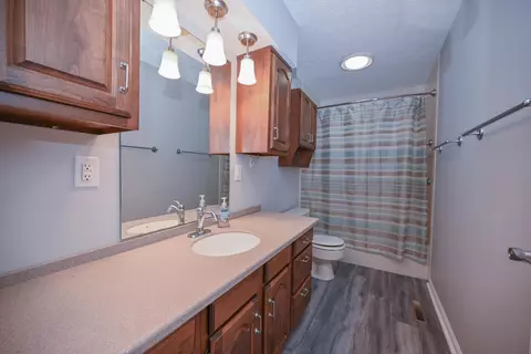 Bath - 1277 Shellbark St, Marion, OH 43302 photo 2 of 3