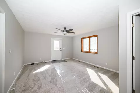 Living - 1277 Shellbark St, Marion, OH 43302 photo 8 of 9