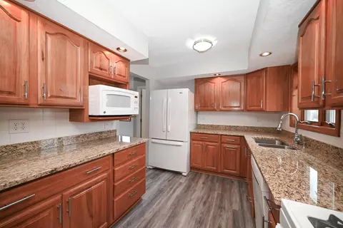 Kitchen - 1277 Shellbark St, Marion, OH 43302 photo 6 of 6