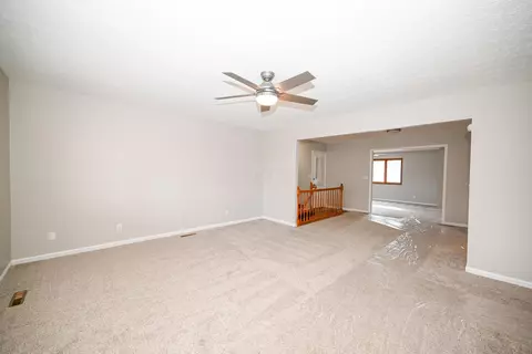 Living - 1277 Shellbark St, Marion, OH 43302 photo 2 of 9