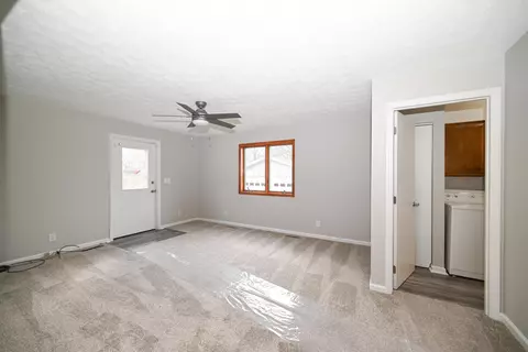Living - 1277 Shellbark St, Marion, OH 43302 photo 5 of 9