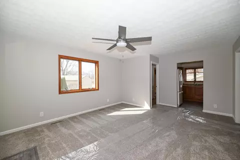 Living - 1277 Shellbark St, Marion, OH 43302 photo 7 of 9