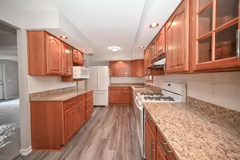 Kitchen - 1277 Shellbark St, Marion, OH 43302 photo 3 of 6