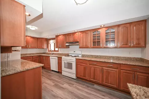 Kitchen - 1277 Shellbark St, Marion, OH 43302 photo 2 of 6