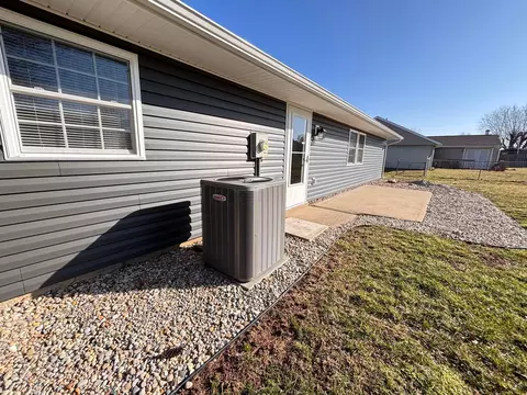 Exterior - 1770 Chippewa Dr, Circleville, OH 43113 photo 3 of 5