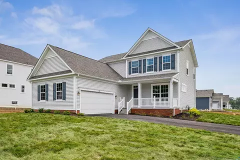201 Isleta Dr, Pataskala, OH 43062
