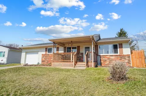 834 Crescent Dr, West Jefferson, OH 43162