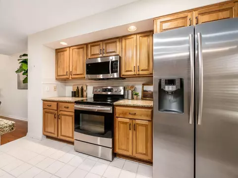 Kitchen - 5953 Dunabbey Loop, Dublin, OH 43017 photo 2 of 3