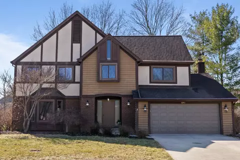 1045 Harbor View Dr, Westerville, OH 43081
