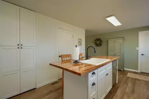 Kitchen - 6337 W Jisco West Rd, Jackson, OH 45640 photo 4 of 4