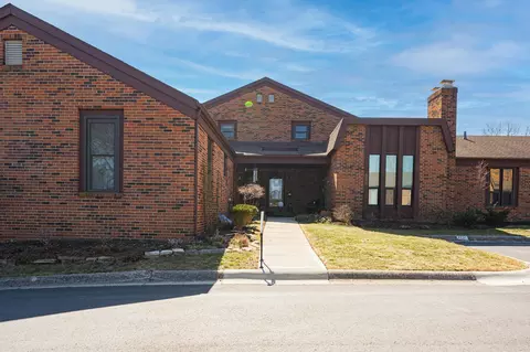 4235 Chaucer Ln, Columbus, OH 43220