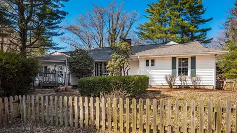 1749 North St, Granville, OH 43023