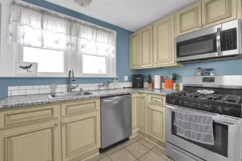 Kitchen - 124 Hampton Pl, Springfield, OH 45504 photo 1 of 3