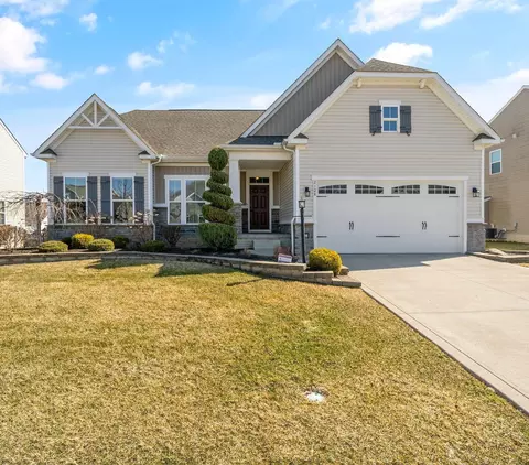2128 W Gardenia Dr, Pataskala, OH 43062