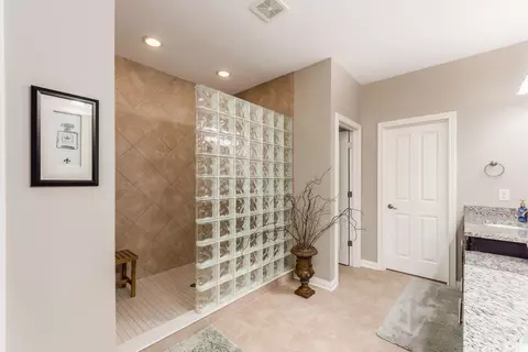 Bath - 6717 Vineyard Haven Loop, Dublin, OH 43016 photo 2 of 4