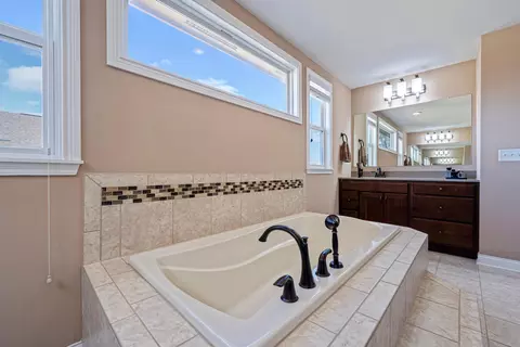 Bath - 8073 Coldwater Dr, Powell, OH 43065 photo 3 of 9
