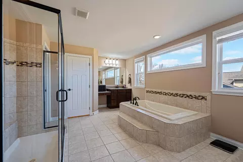Bath - 8073 Coldwater Dr, Powell, OH 43065 photo 2 of 9
