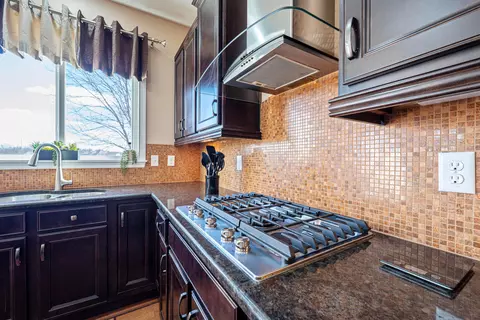 Kitchen - 8073 Coldwater Dr, Powell, OH 43065 photo 2 of 8