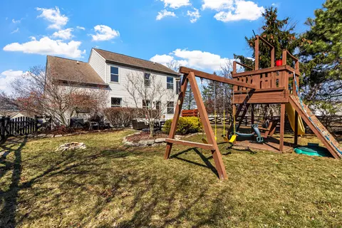 Exterior - 100 Millcroft Pl, Delaware, OH 43015 photo 4 of 7