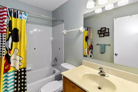 Bath - 100 Millcroft Pl, Delaware, OH 43015 photo 3 of 3