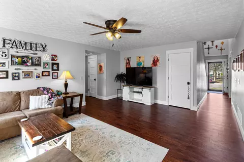 Entry Way - 100 Millcroft Pl, Delaware, OH 43015 photo 3 of 5