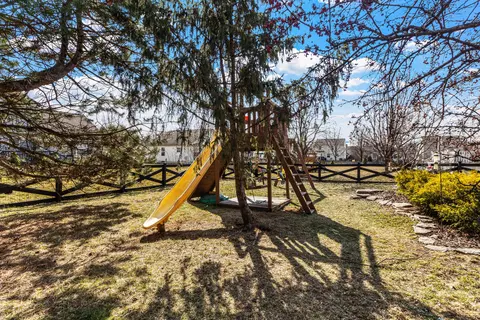 Exterior - 100 Millcroft Pl, Delaware, OH 43015 photo 7 of 7