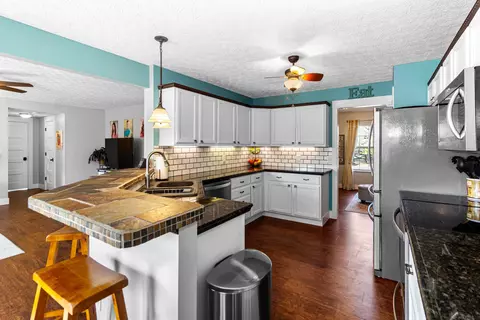 Kitchen - 100 Millcroft Pl, Delaware, OH 43015 photo 4 of 4