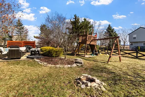 Exterior - 100 Millcroft Pl, Delaware, OH 43015 photo 6 of 7