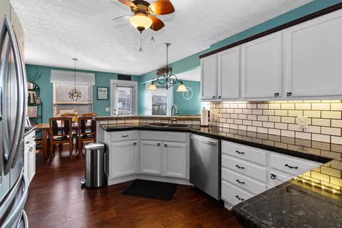 Kitchen - 100 Millcroft Pl, Delaware, OH 43015 photo 2 of 4