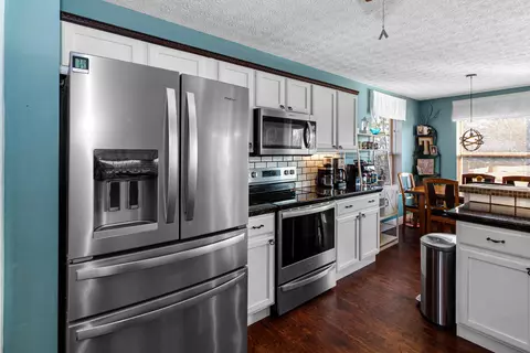 Kitchen - 100 Millcroft Pl, Delaware, OH 43015 photo 1 of 4