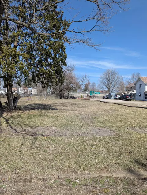 4 Riley St, Newark, OH 43055