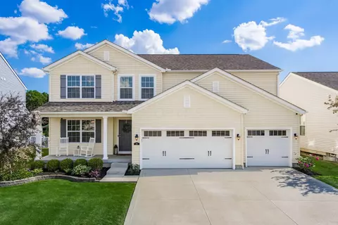 171 Chestnut Commons Dr, Commercial Point, OH 43116